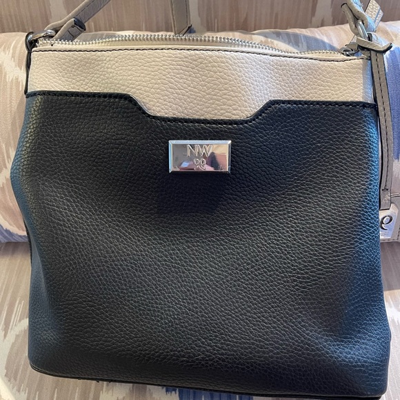 Nine West navy crossbody bag with white and gray details - Picture 2 of 4